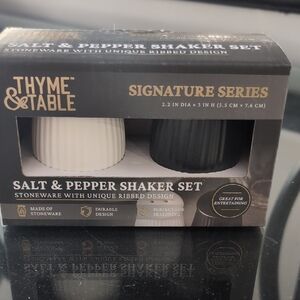 Salt & Pepper Shaker Set - Black and White